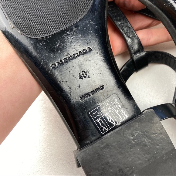 Balenciaga Studded Tstrap thong sandals - Picture 9 of 9